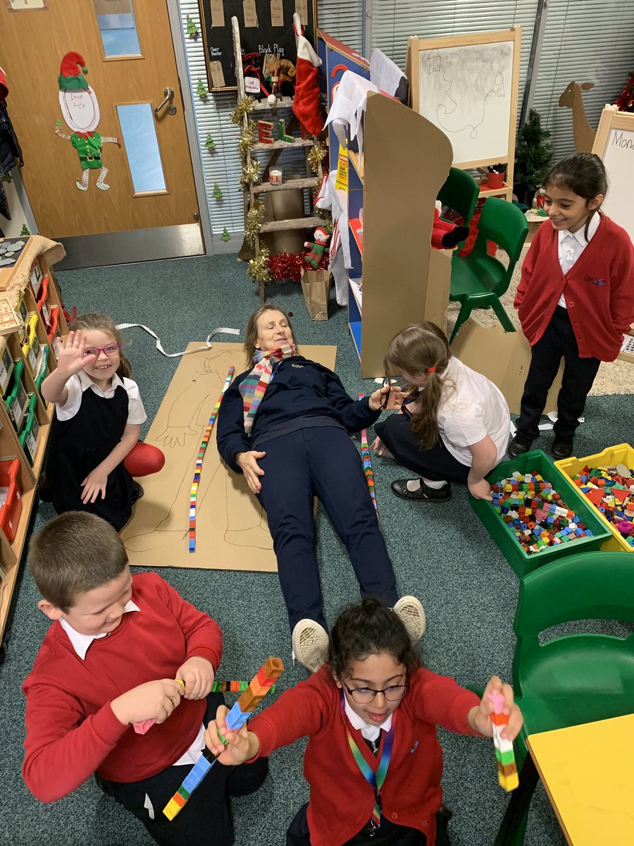 oldgupsyr2's tweet photo. 2GT had lots of fun applying their measuring skills to find out the length of different parts of the body! Lots of fun and lots of learning - da iawn pawb! #GUPSNum @EAS_FoundationP @GlanUskPS https://t.co/gkK2PHJOQ8