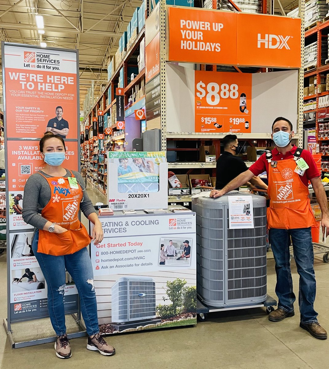 Here’s a little flashback for this weekend in specialty! Our associates offering services to our customers   🔥👏🏼#SpecialtyTree ⁦<a href="/r_zubia/">CAMG</a>⁩ ⁦@Fuerstenberg15⁩ ⁦<a href="/laroldan32/">Laura Roldán🇲🇽</a>⁩ ⁦<a href="/BoydBoydr/">Lisa Boyd</a>⁩ @homedepot0522 ⁦<a href="/JAMMartinez1323/">Ana Martinez</a>⁩