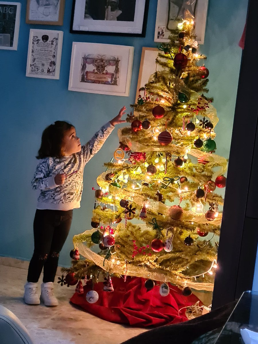 gabri_coria's tweet photo. Con vosotras la Navidad es más maravillosa #Estrellaquemeguia #martineando #mitorera #straing https://t.co/DBfZrxLV8X