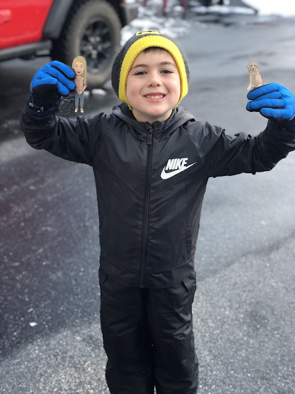 MissMcKeownA4's tweet photo. #FlatMsMcKeown & #FlatPenny played in the snow with Kenny this weekend! Thanks for taking us along for some snowy fun! โ https://t.co/J1Zr6GwTjO