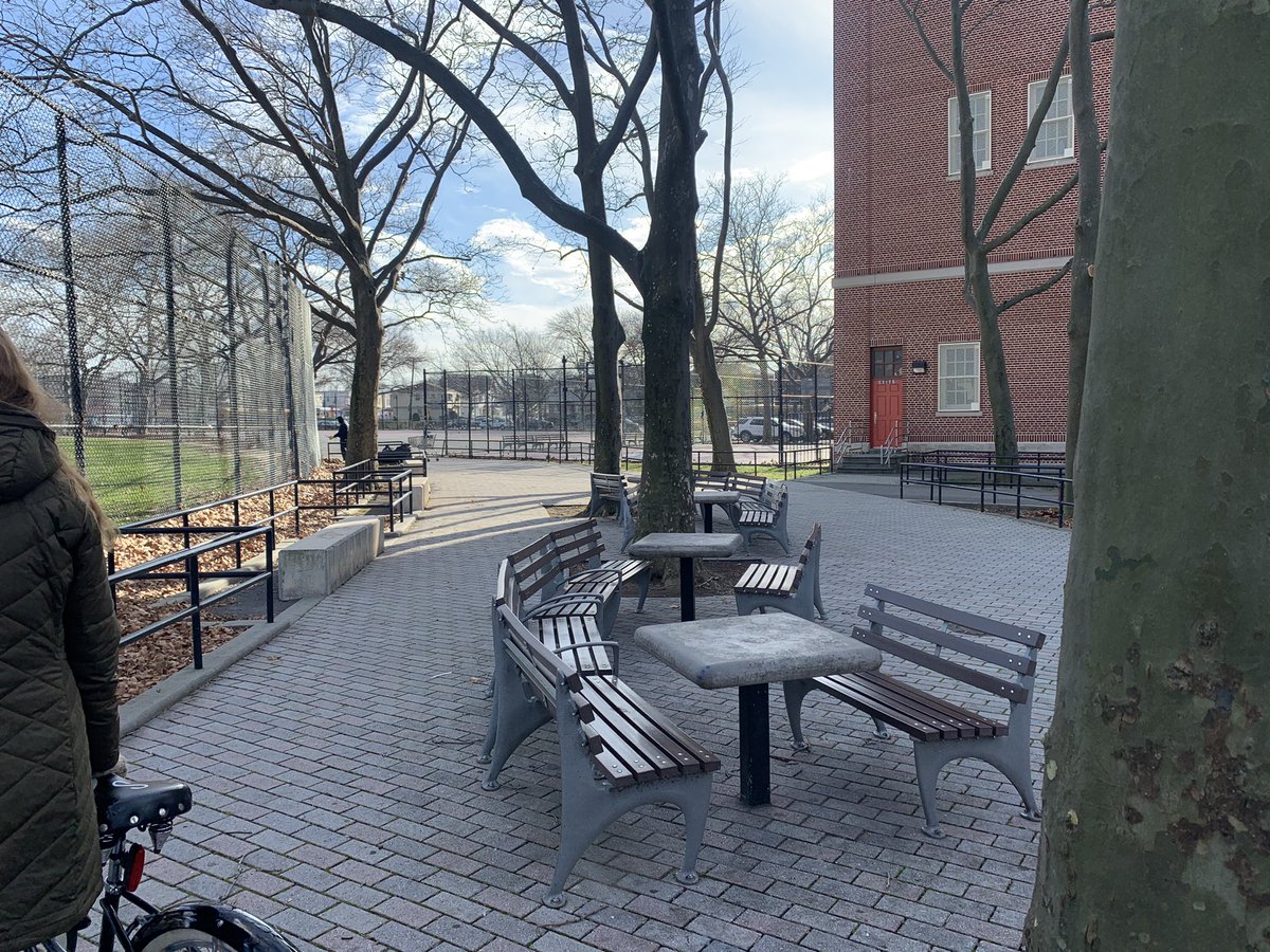 Out with @RitaNYC scouting upcoming locations for Family Fun Rides from #34AveOpenStreets. We visited East Elmhurst Park / #HelenMarshall Park it has space for basketball, soccer, a skate park, playground, seating& restrooms.

Great job @NYCParks staff - it was immaculate!