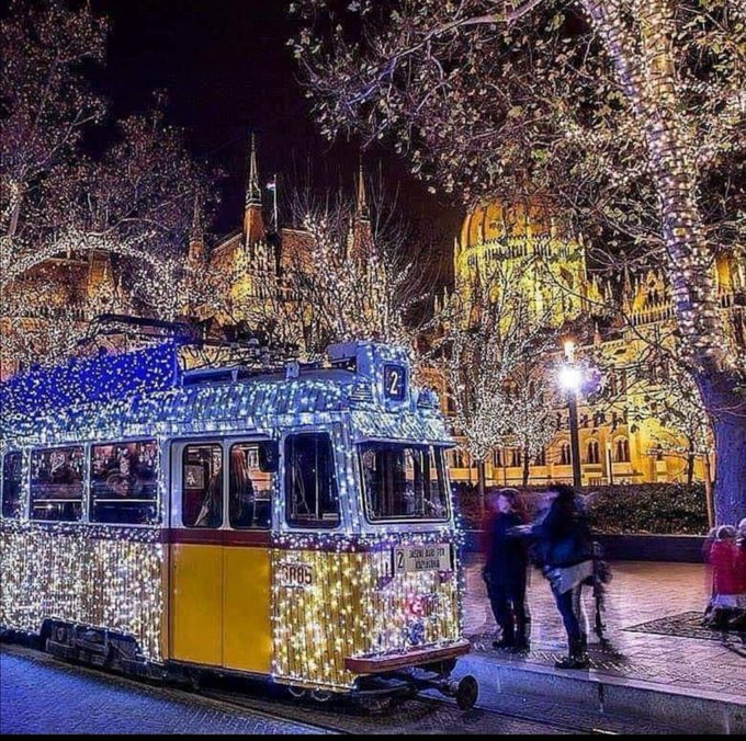 Aria di Natale nella mia meravigliosa città #Budapest #hungary #dove sono nata. Tutta la città illuminata