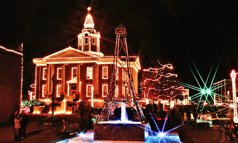 artourism's tweet photo. Start a very local tradition with a European flavor. Bring someone you love to Arkansas's own Eiffel Tower. #VisitArkansas #TOHL https://t.co/S4xzLZzSGK https://t.co/0R2tXuVuyM