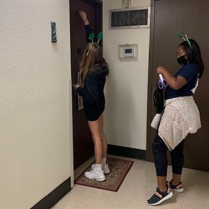 VOASCLA's tweet image. The National Charity League's River Road Chapter helped spread some Christmas cheer this weekend at our Oak Park Plaza community! While socially distancing, the girls decorated the doors of our senior residents with Christmas wreaths! We are thankful for their support!