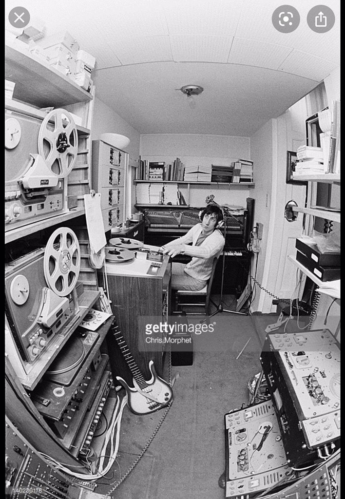 Thomas_Adams1's tweet photo. “JOIN TOGETHER WITH THE BAND”- Says Pete Townsend of THE WHO! Join Eleven:Eleven 11:11®️🎸🎹✌🏼🙏🏻😎🌟🌟🌟🌟Thomas Adams1/Tom https://t.co/9p1cA9mkps