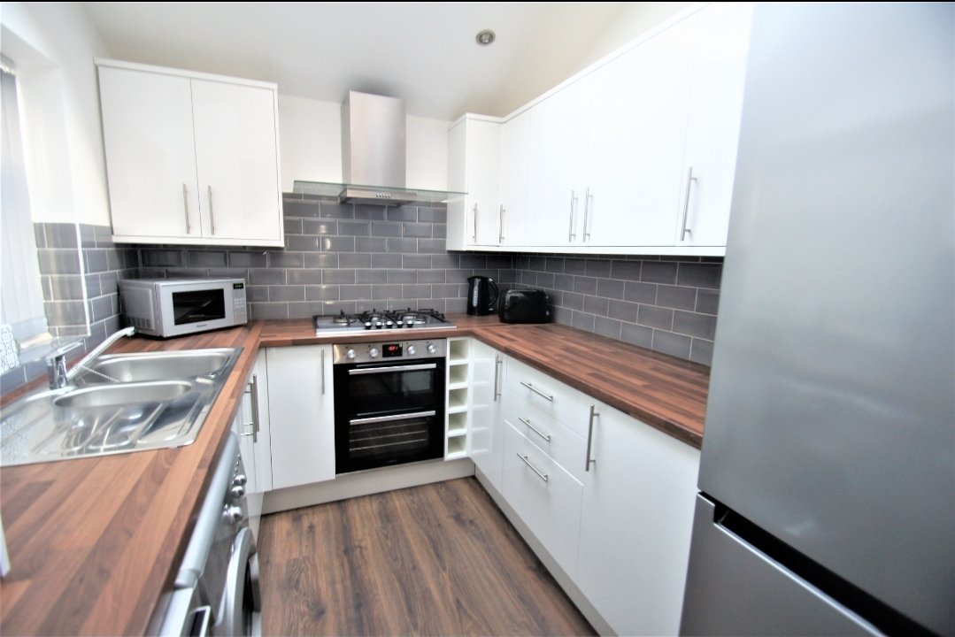 TheGEA_UK's tweet photo. ***AVAILABLE JULY 2021*** 6 BED HOUSESHARE PROPERTY. A fantastic, newly renovated mid terraced property furnished to an exceptionally high standard. Rent £115pppw x 6 including utility bills (electric, gas, water, TV licence &amp; broadband). Contact hello@thegea.co.uk for more info https://t.co/Spa9biwG8p