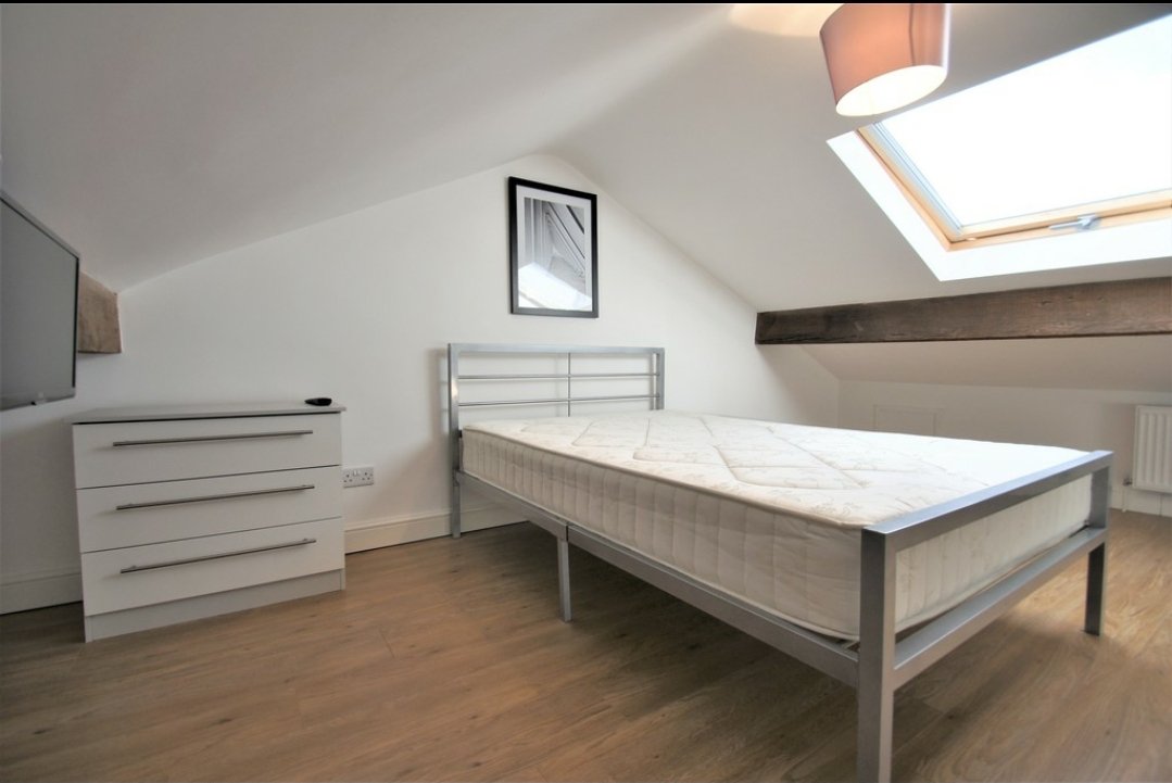TheGEA_UK's tweet photo. ***AVAILABLE JULY 2021*** 6 BED HOUSESHARE PROPERTY. A fantastic, newly renovated mid terraced property furnished to an exceptionally high standard. Rent £115pppw x 6 including utility bills (electric, gas, water, TV licence &amp; broadband). Contact hello@thegea.co.uk for more info https://t.co/Spa9biwG8p