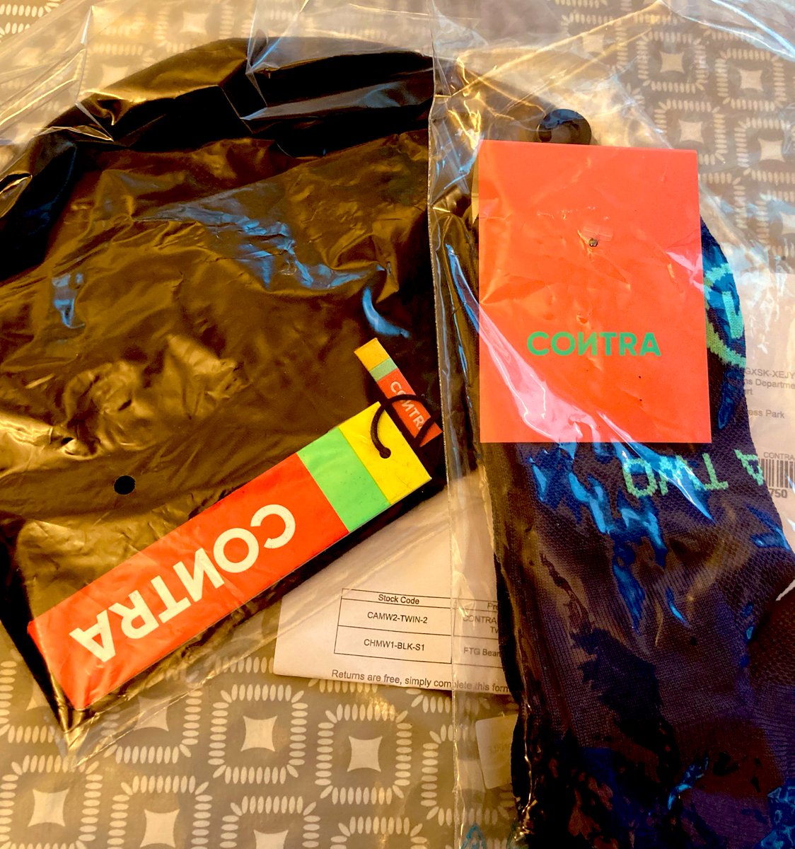 DunneOlwyn's tweet photo. This week’s #MondayMotivation was fuelled by the postman’s @CONTRAMovement delivery 📦 Magic toasty warm #notparkrun with my beanie and socks in beautiful Dún Laoghaire #loveparkrun #missingparkrun #StaySafe https://t.co/aUaBuxhENU