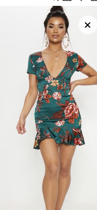 The dress on me VS. on the model https://t.co/NYB9TDHZiP<a href="/tag/p4a"class="tags"><span>#p4a</span></a><a href="/tag/nerdfighter"class="tags"><span>#nerdfighter</span></a><a href="/tag/vlogbrothers"class="tags"><span>#vlogbrothers</span></a><a href="/tag/dftba"class="tags"><span>#dftba</span></a>