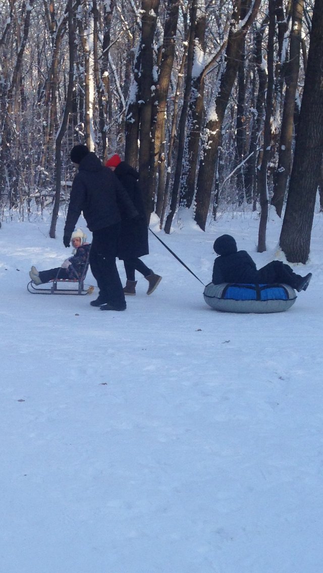 В выходные вас ждёт наш лесопарк. Все найдут себе занятие по душе, катание с горок, занятия спортом, пешие прогулки на свежем воздухе с малышами, фотосессии в пушистом снегу и игры с домашними питомцами. <a href="/Rudakov_i_a/">Рудаков Игорь Александрович</a> <a href="/adm_kir63/">Администрация Кировского района</a>