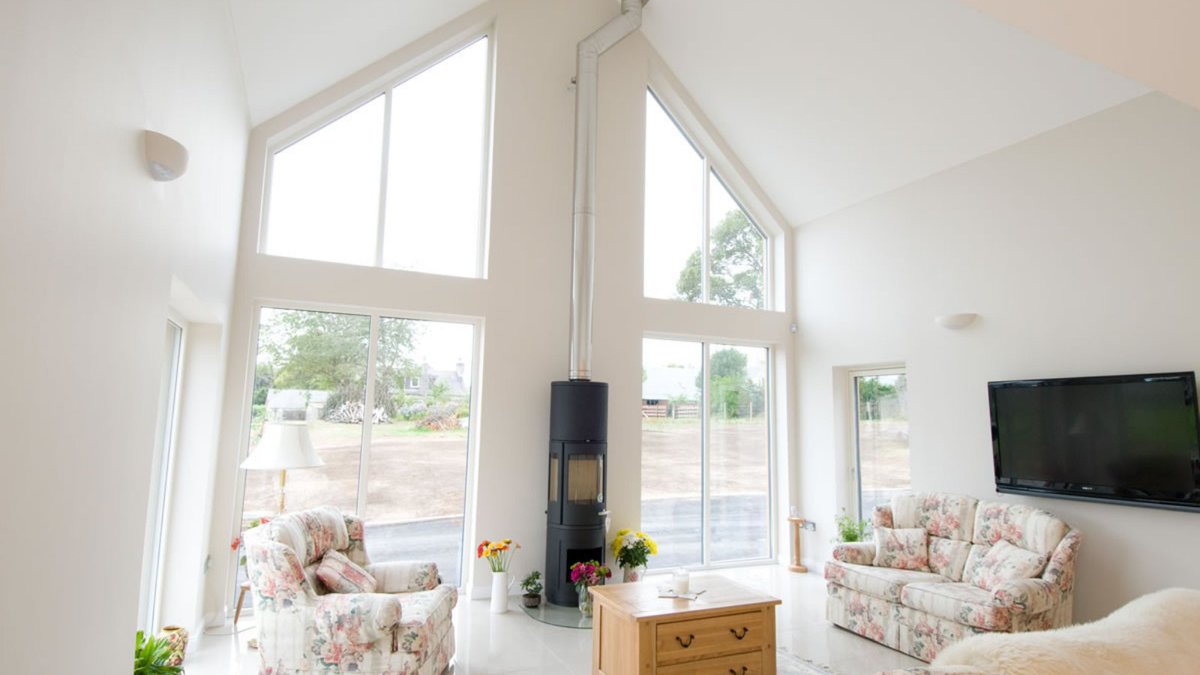 It’s not just the environment that profits from timber frame construction, we’re pretty sure YOU’LL love the benefits too:

🏠 Warm, draft-free, comfortable accommodation
🏠 Good acoustic properties mean less noise from outside
🏠 Significantly lower heating costs