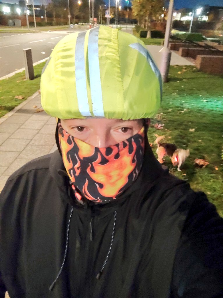 Firesnapper999's tweet photo. I may be #RuftyTufty but cycling with fingerless glove season has officially ended. New full cycling gloves ordered. #HowCold ❄️ #MTB https://t.co/m4kfoC52Ah