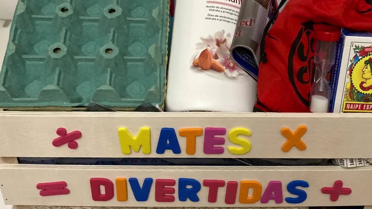 SantaolallaElsa's tweet photo. Tarde lluviosa disfrutando de los vídeos que mis estudiantes de @UCOMILLAS concursantes de la primera edición de #MateChef han preparado con sus Mate #UNBOXING para mostrar los ingredientes que van a utilizar en sus recetas de #matemáticas Seguimos atentos!!! https://t.co/wd5MmhjbGM