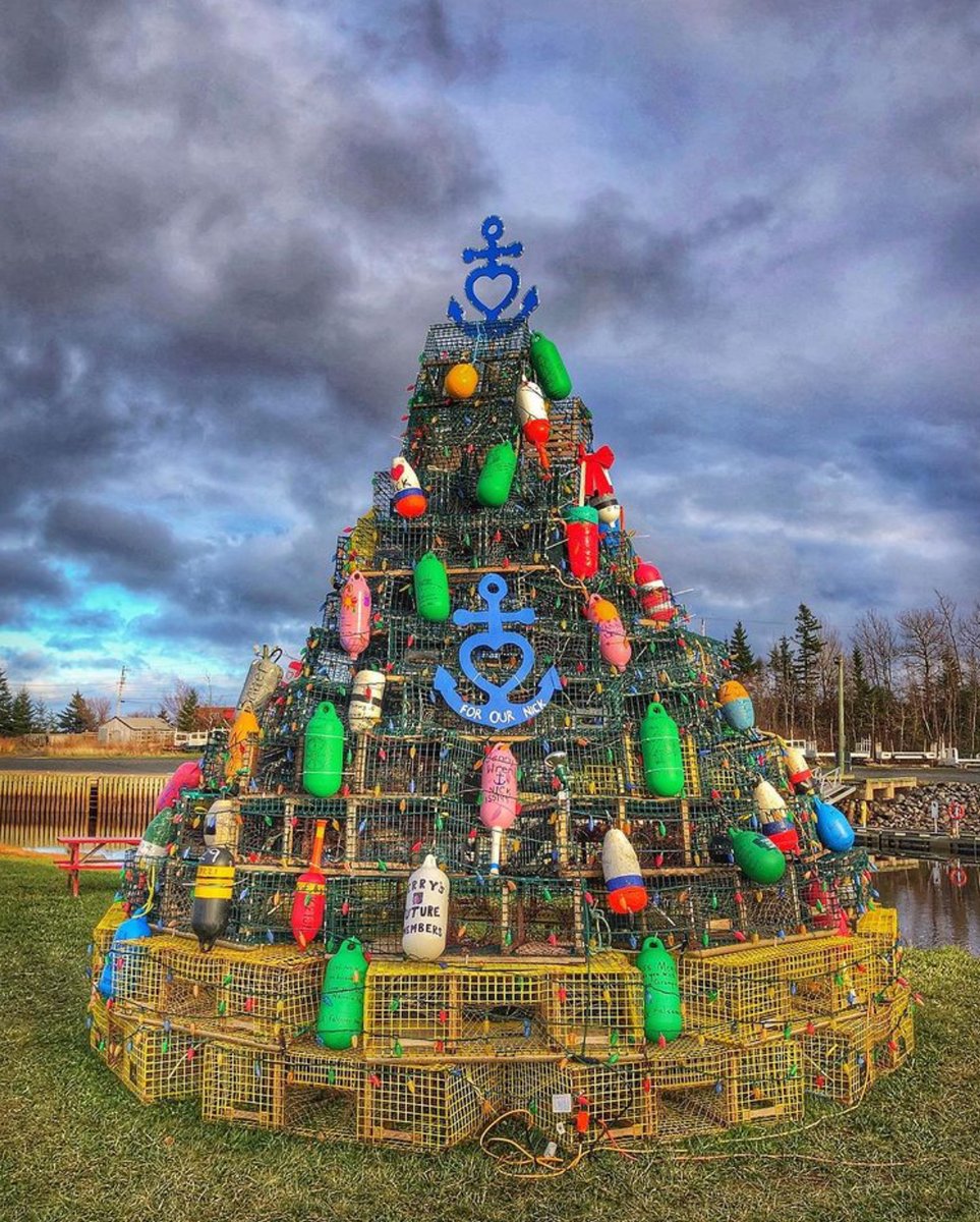 DocksRUsHalifax's tweet photo. People are loving the imagination of Nova Scotia communities and their dockside tree designs! This one is the Nick Falconer Memorial Christmas Trap tree located in Toney River, NS. 2020 has been a year so hopefully these give you some festive spirit! #traptree #docksrus #halifax https://t.co/yPZCAPvbOY