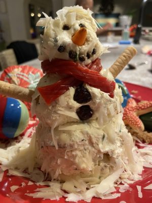 Simpleceleb's tweet image. We had so much fun playing around with different ways to decorate our "snowman."  We ended up going the tropical route and served him on a plate with brown sugar "sand," a tropical drink umbrella, a beach ball, and a sand dollar.  #Chives #Creamcheese #mon thesimplecelebration.com/2020/12/snowma…