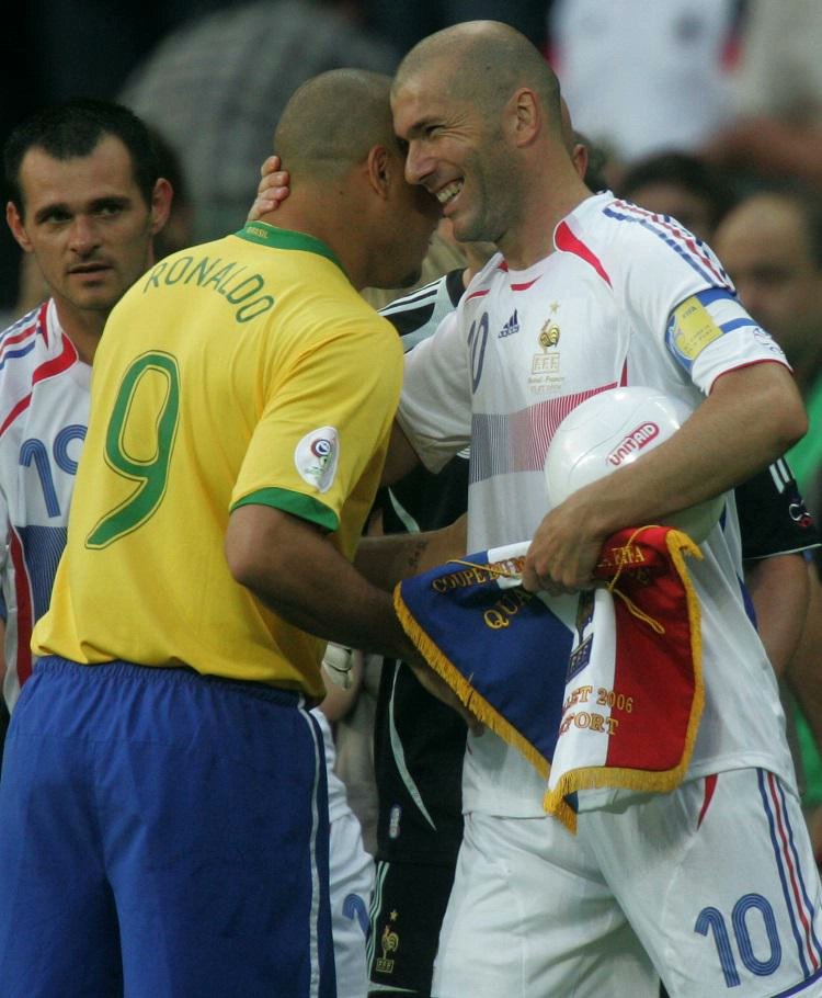 La suite est beaucoup moins idyllique.Le Brésil se fait sortir par une équipe de France exceptionnelle, avec un Zidane hors norme.Ronaldo ne jouera plus jamais en Coupe du monde (SNIF)