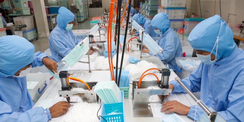 SCManufacturers's tweet photo. #Manufacturers are an integral part of our nation's supply chain. As essential workers, they have been working hard to keep our country running since day one of the #COVID19 pandemic. #essentialworkers #manufacturing #scmanufacturing #seasonofthanks https://t.co/JwPgCMHHyk
