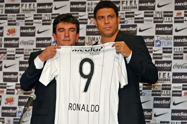 Et le 13 février, nouvelle blessure avec une rupture du tendon rotulien. Encore...Nous ne verrons plus jamais Ronaldo en Europe...Il termine sa carrière au Corinthians.