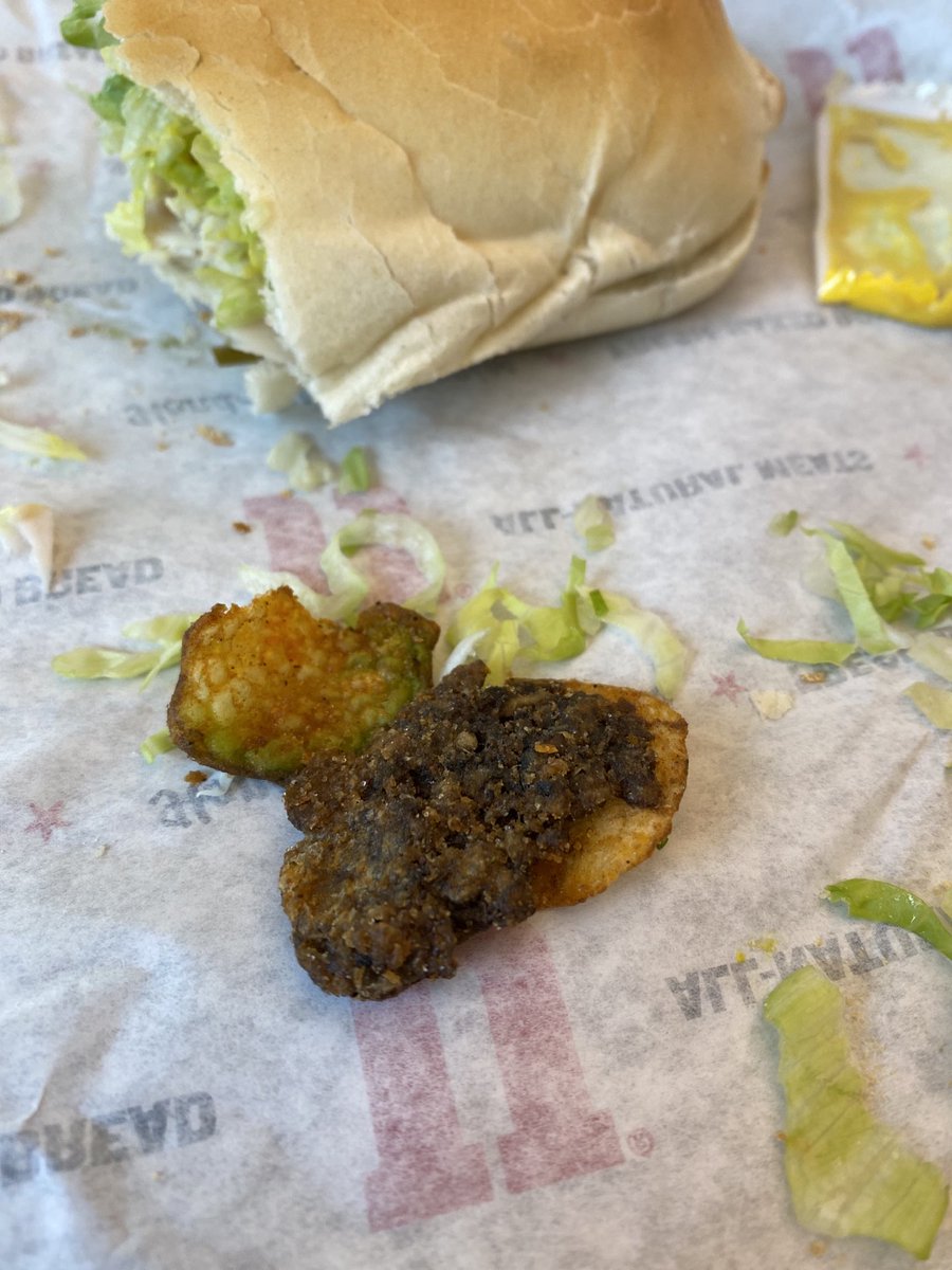 CyberSkittles's tweet photo. I’m telling myself that these are just spices on my ⁦@jimmyjohns⁩ barbecue chips, but this has got to be the ugliest chip I’ve ever seen! https://t.co/Jr06Of884x