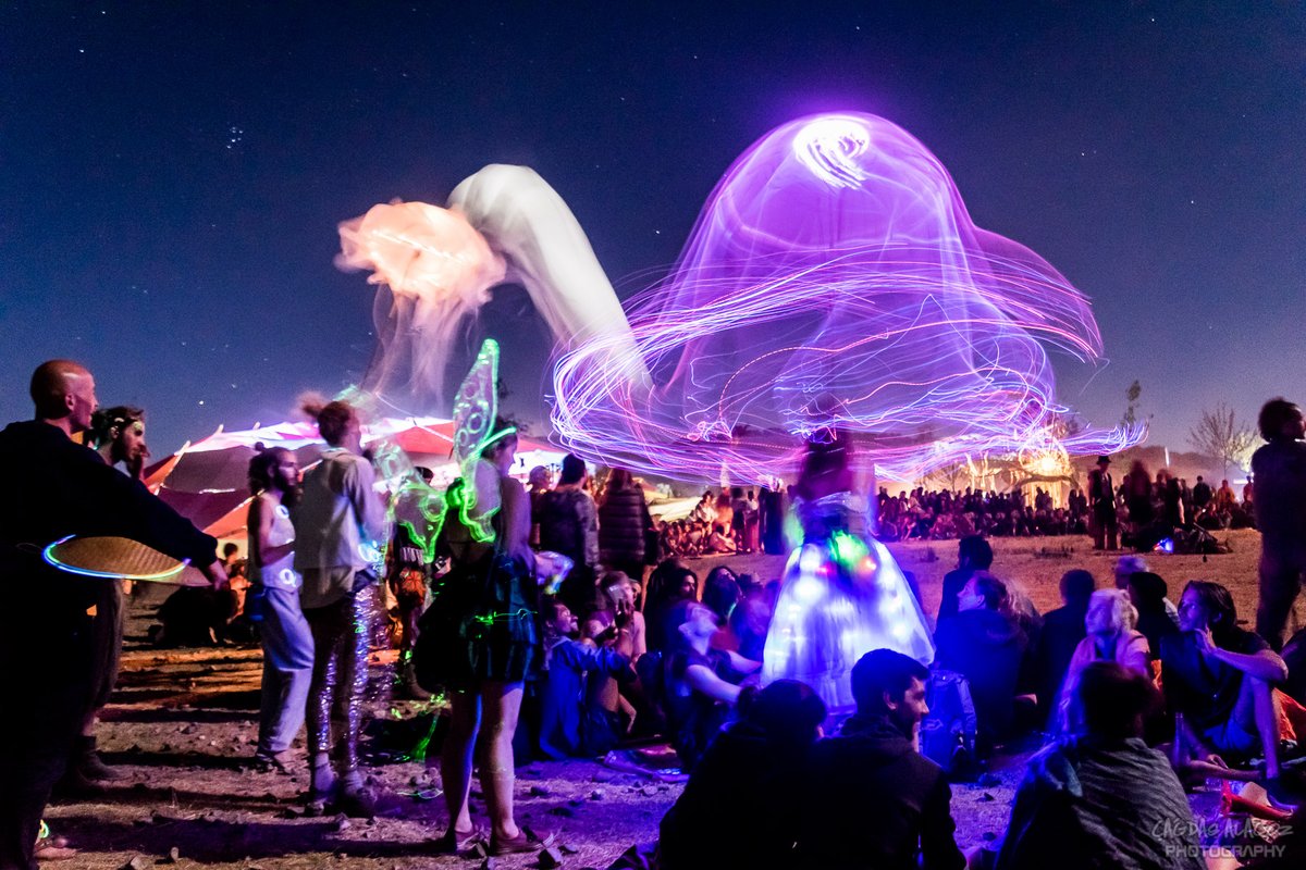 boomfestivalHQ's tweet image. (...)Where we dance with strangers as if they were our best friends, where non-verbal communication expresses more than words. Movements, gestures, glances. A human mass in unison. Chills, sights, visions. Screaming with joy! (...) #BoomFestival #BoomFestival2021 #Boomland