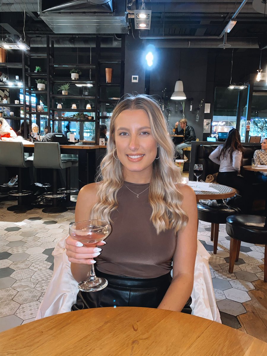 chloe_shed's tweet photo. My hair grew 🤩 https://t.co/qgwkWaipxC