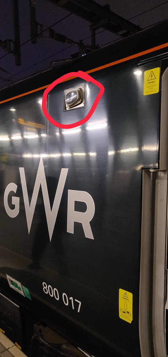 edbreynolds's tweet photo. Do any train afficianados out there know what that thing on the side of GWR trains does? https://t.co/8Bp5cV5neU