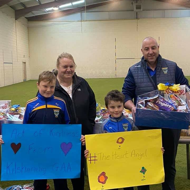 theheartangelb's tweet photo. Wow. Unreal. Look at the pics from @KilshannigGAA.
Yesterday 154 hampers left Kilshannig GAA complex to be delivered around the parish by their players &amp; members.

A huge thank you to Josephine Curtin for organizing &amp; coordinating this thoughtful event in memory of #theheartangel https://t.co/q1DDJGKU0T