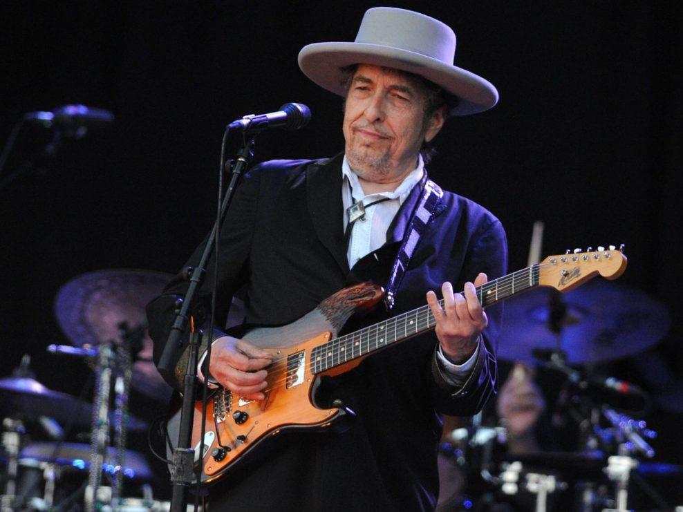Bob Dylan sells entire song catalogue to Universal Music