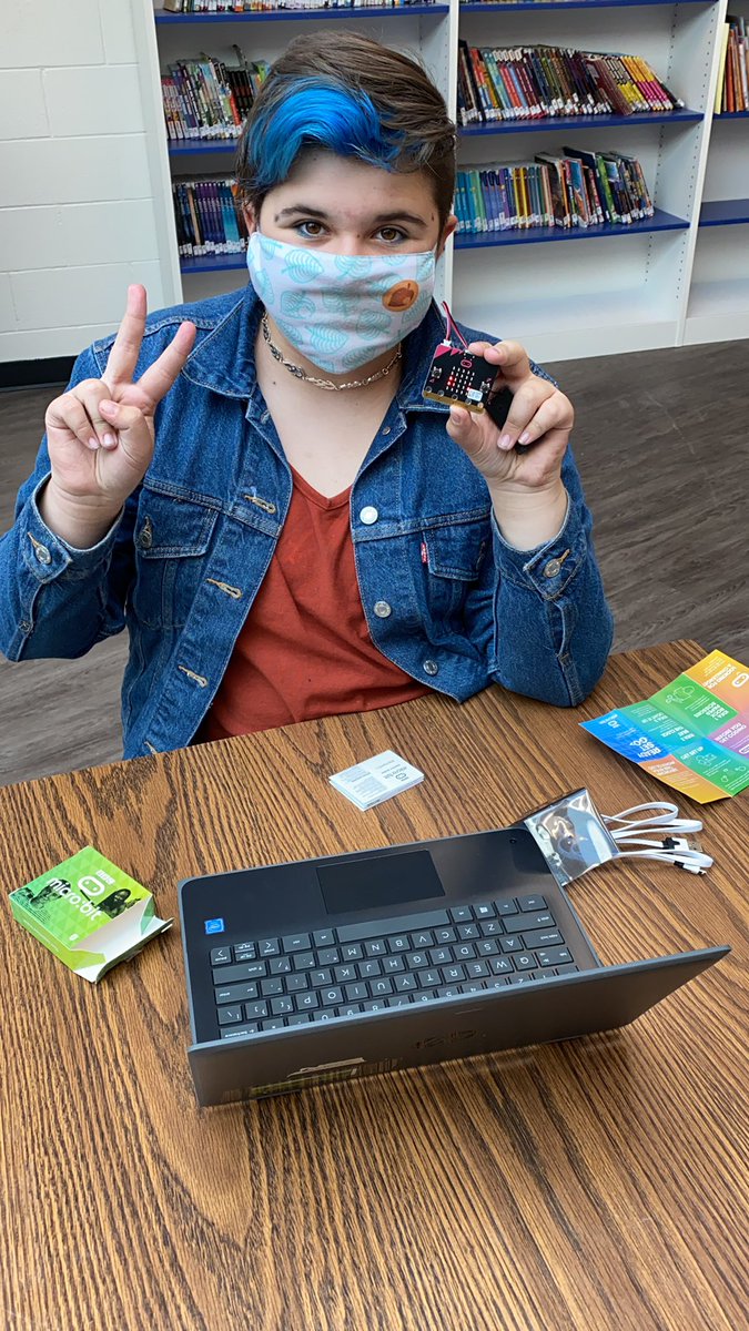 Branlynbulldogs's tweet image. If you build it, they will come...so proud of our Bulldogs as they continue to be co-learners in our coding journey @GEDSB #canadalearningcodeweek #codingisfun