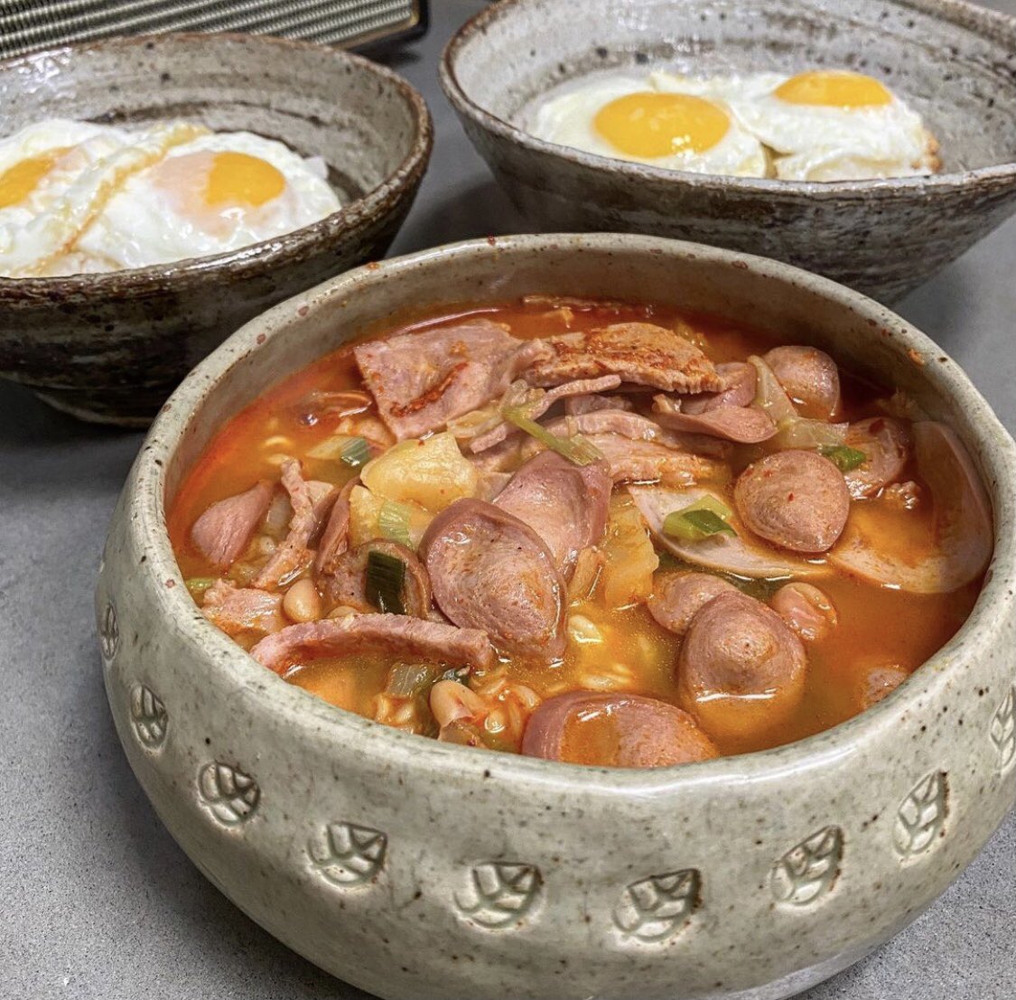 _KoreanFood's tweet photo. #햄폭탄부대찌개 🔥🔥 https://t.co/AzmC8TPYSO