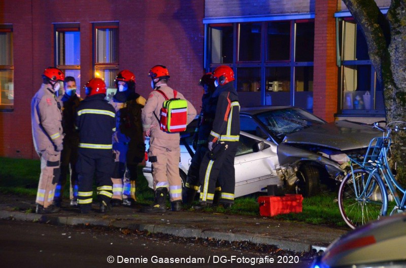 Drie gewonden, drie beschadigde voertuigen en een ravage op de weg, dat is de balans van een heftig ongeval maandagavond in #Veendam.