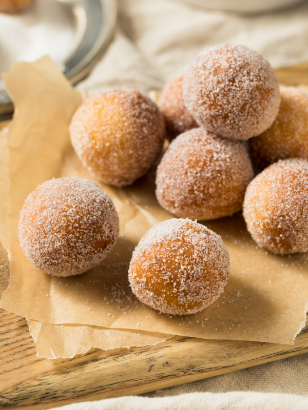 Lighter and fluffier than regular doughnuts, “sohnos” means “dreams” in Portuguese and that’s exactly what these small balls of dough are: straight up DREAMY! 

Join Chef Ana in making these Portuguese holiday treats this SATURDAY here: thetablelesstraveled.com/live-cooking-c…