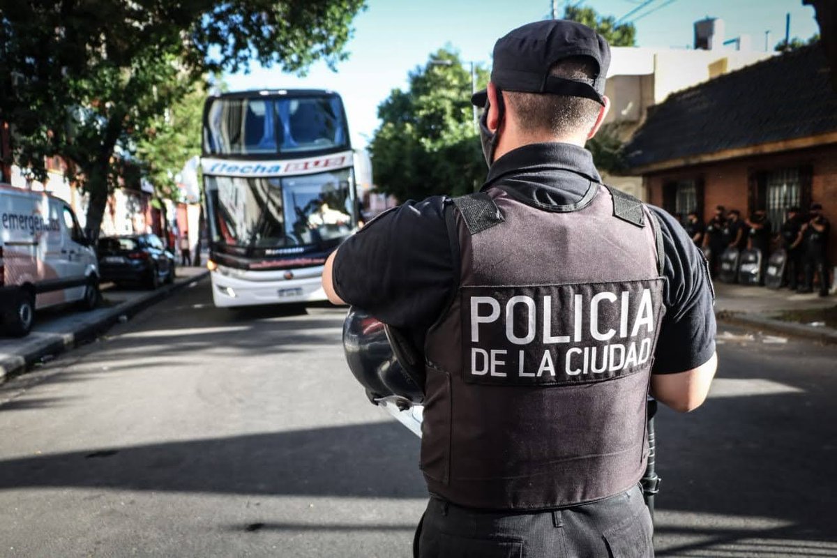 SeguridadBA's tweet photo. Así se desarrolló el operativo de seguridad de @AAAJoficial vs. @EdelpOficial. La @Policia_ciudad, los #BomberosDeLaCiudad y los #AgentesDePrevenciónBA controlaron la llegada de los equipos y los profesionales habilitados en el estadio #DiegoArmandoMaradona. https://t.co/NZCbzXYPYx