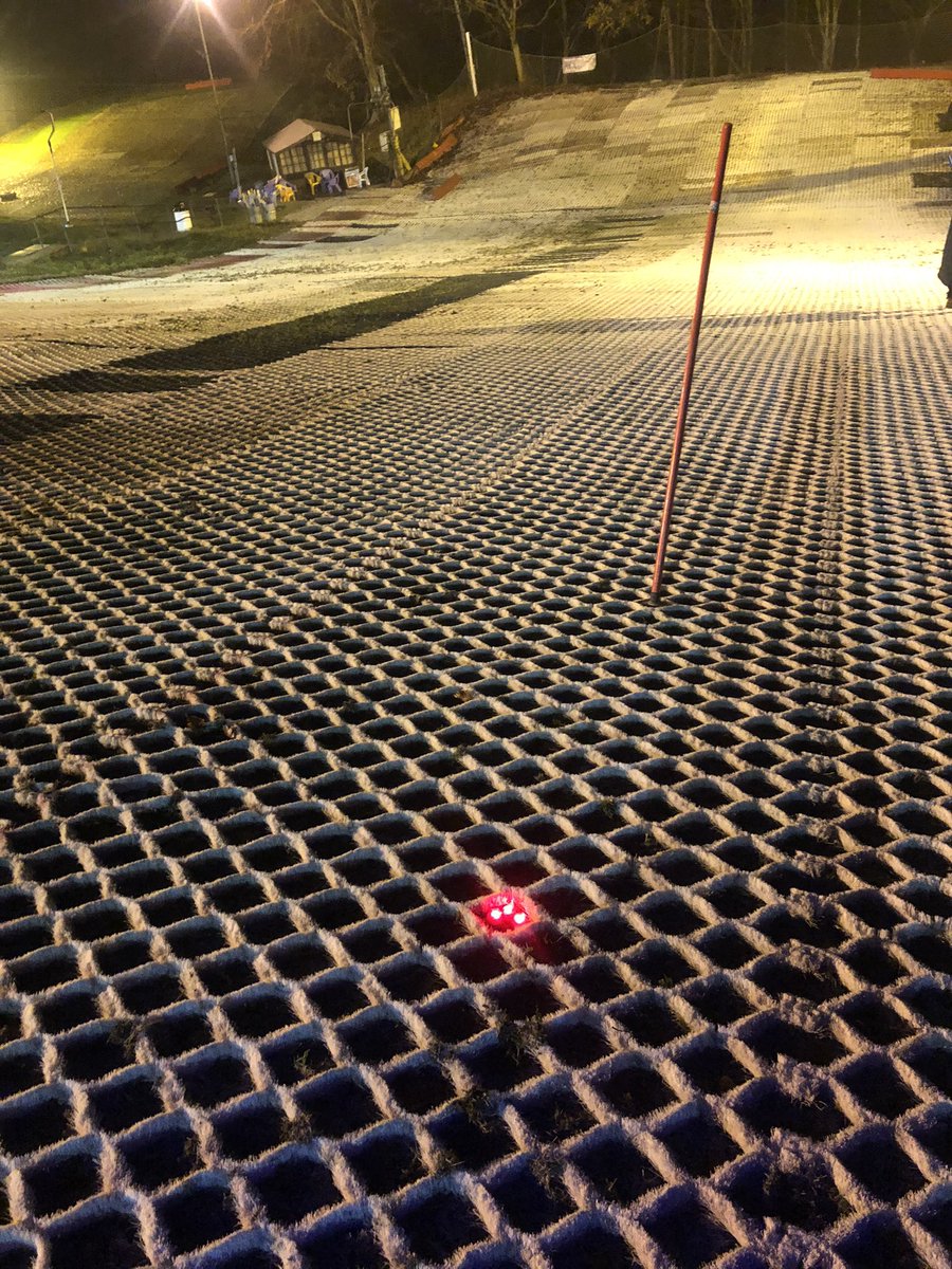 We are back <a href="/SnowsportEng/">Snowsport England</a> and  straight in with line drills. Great work from the <a href="/SurbitonSki/">Surbiton Ski Racing</a> year 9s 🔵🔴 #newtoys #dendexinlights #aldershot #alwayslearning