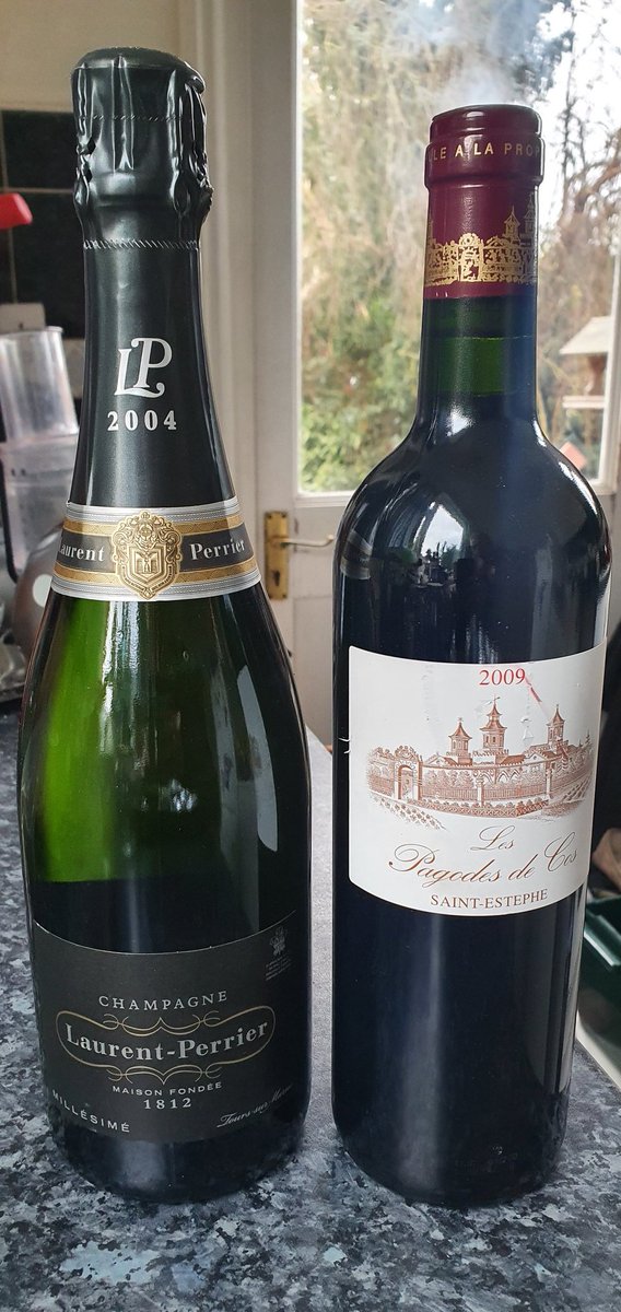 mikeybrown90210's tweet image. And the wines we took along which were singing @ChampagneLPUK #pagodes plus a little walk afterwards #ChristmasInLondon