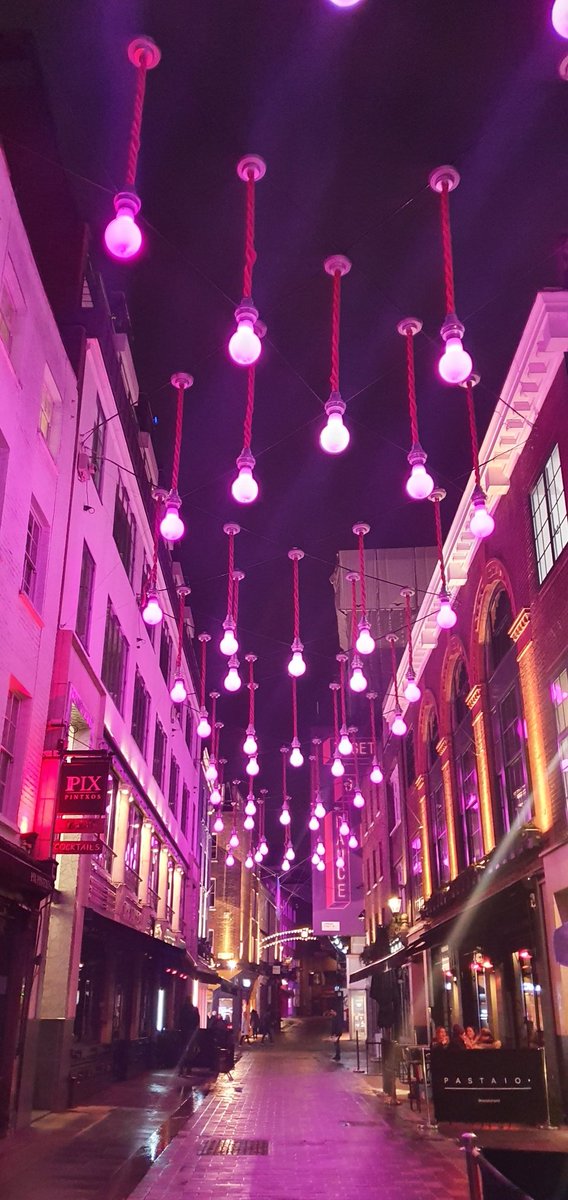 mikeybrown90210's tweet image. And the wines we took along which were singing @ChampagneLPUK #pagodes plus a little walk afterwards #ChristmasInLondon