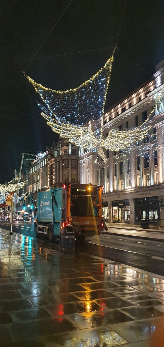 mikeybrown90210's tweet image. And the wines we took along which were singing @ChampagneLPUK #pagodes plus a little walk afterwards #ChristmasInLondon