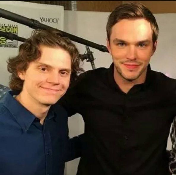 Parabéns ao ator Nicholas Hoult! 
Evan e Nicholas trabalharam juntos na franquia X-Men! Happy Birthday! 