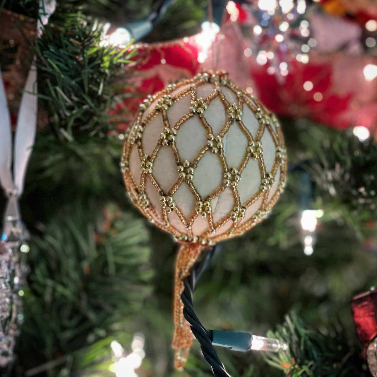 wtbates's tweet photo. 25 Days of Ornaments!
Day 7: My aunt made this ornament for me many years ago. I have such wonderful memories of her. Every year it hangs and I see auntie Judy. We remember those who have gone before us. They live in our hearts. ๐
#25daysofornaments #FamilyBonds #Christmas https://t.co/FPeaFOlnGz