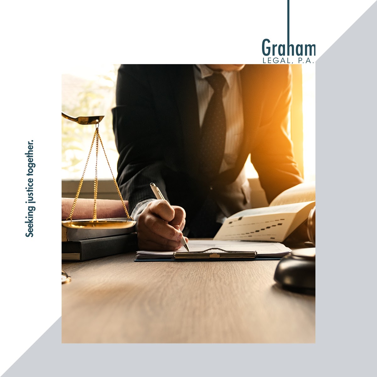 GrahamLegalPA's tweet image. The #attorneys at #GrahamLegal, P.A. have made it a priority to position themselves as #experts in #personalinjury #lawsuits. To schedule your free #consultation today, click here →  bit.ly/2vRwOp6