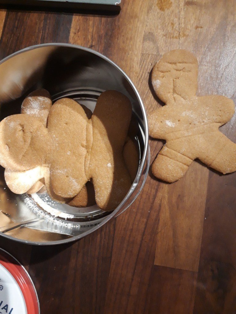 tankralc's tweet photo. With Year R in isolation thought we'd do the @Friendsbarnsole baking and decoration competitions.
Jackson Clark made gingerbread storm troopers and Christmas puppets for the fireplace 😍 @barnsoleschool https://t.co/0yUgHrKwav