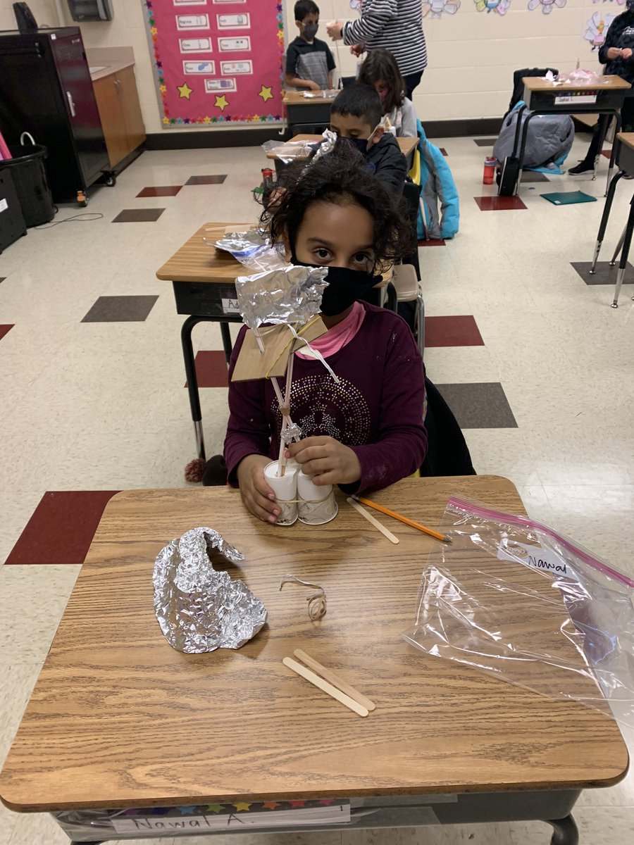 ms_mihelich's tweet photo. Building towers in Science! #glenoaksschool https://t.co/d6T19Nu1s3
