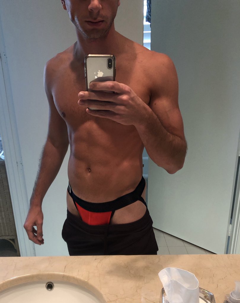 chaoticlycasual's tweet photo. Jock in the gym https://t.co/6QAVfhaO7b