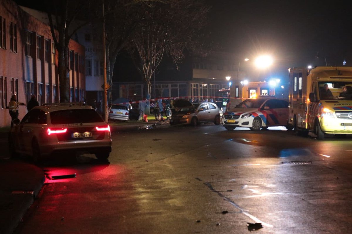 Fors verkeersongeval in Veendam zorgt voor inzet hulpdiensten - #Groningen -..