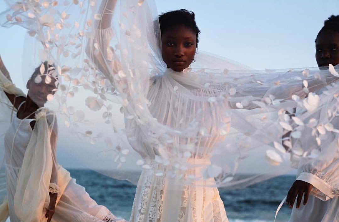 afrodyssee's tweet photo. FLYING MUSES
Cee, Eniola &amp; Sophie by Jonas Lindstroem. Style Carlos Nazario. Mua Susie Sobol. Hair Benjamin Mueller
 @eniolaabioro @sophieming_ #eniolaabioro #sophieming #ceeceleste #jonaslindstroem #carlosnazario #susiesobol #benjaminmuller #fashion #africanmodel #marrakech https://t.co/sXGDt5FHTv