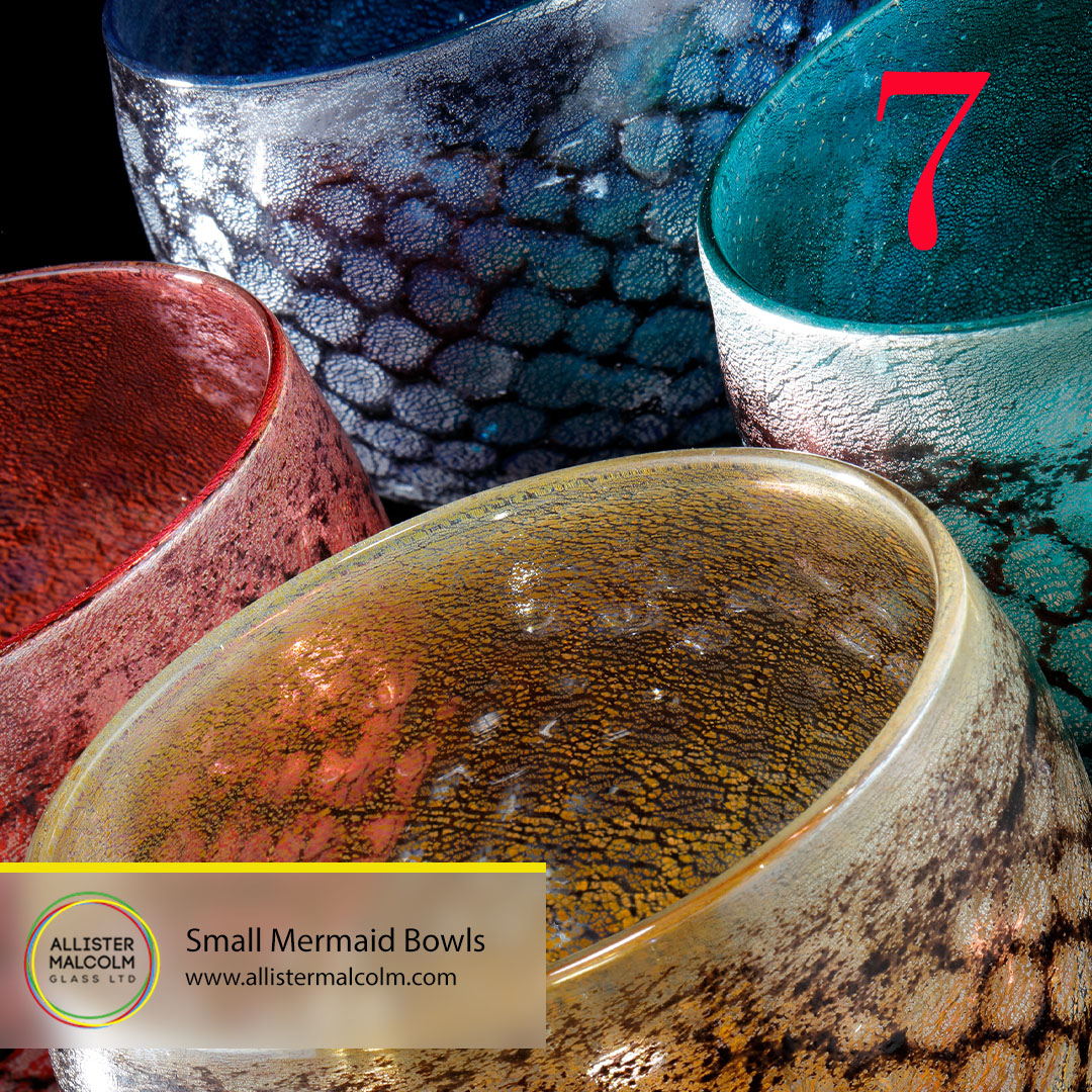 allistermalcolm's tweet photo. Inspired by the sea? These gorgeous mermaid bowls come in a rainbow of colours to suit any interior. They make the perfect gift! visit our website for how to order. #perfectgift #manycolours #mermaid #fishscales #seainspired #marineart #bythesea #coastalart #buyhandmade https://t.co/0bII0i8aXl