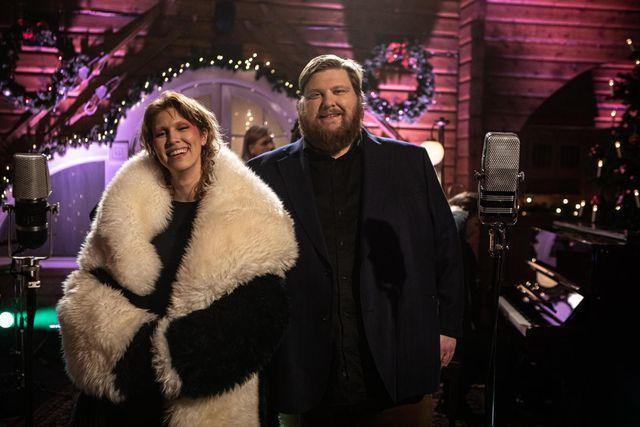 Baggalútur, Valdimar Guðmundsson og Bríet sendu frá sér nýtt jólalag um helgina en lagið var frumflutt í fyrsta þætti af Kósíheitum í Hveradölum sem sýndur var á RÚV á laugardagskvöld. k100.mbl.is/retro/frettir/…