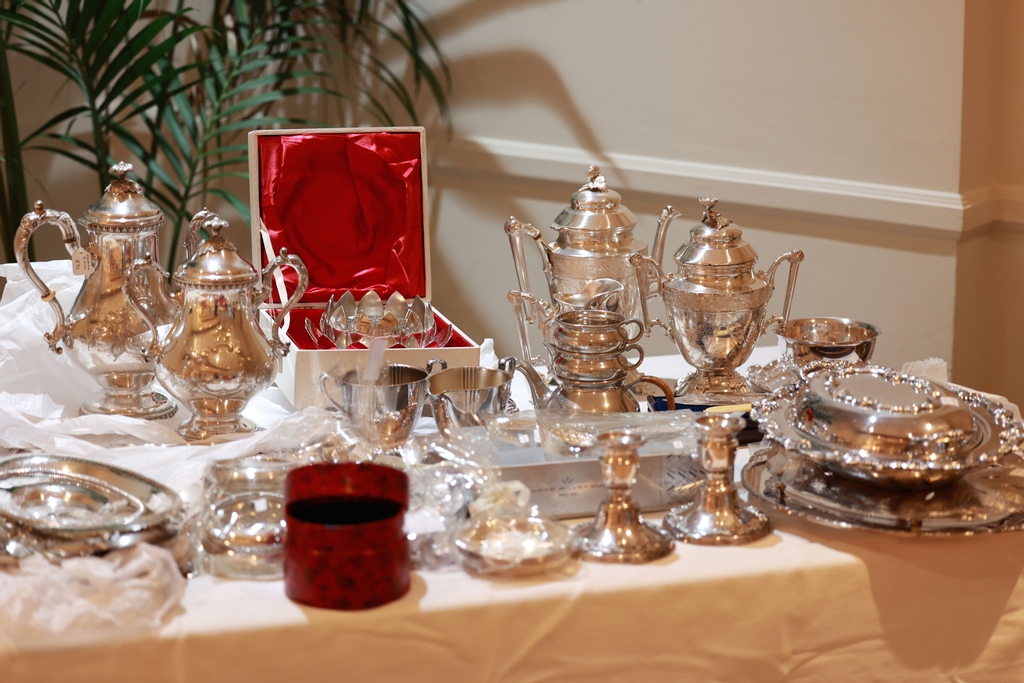 GambleGarden's tweet photo. Build your collection of heirloom silver without the heirloom prices! Shop Gamble's Over the Garden Fence estate sale for gently used sterling silver and more:

https://t.co/L9eyEQGG2W

#otgf #holidays #shopping #elegantthrifting https://t.co/NbsDobHqOZ