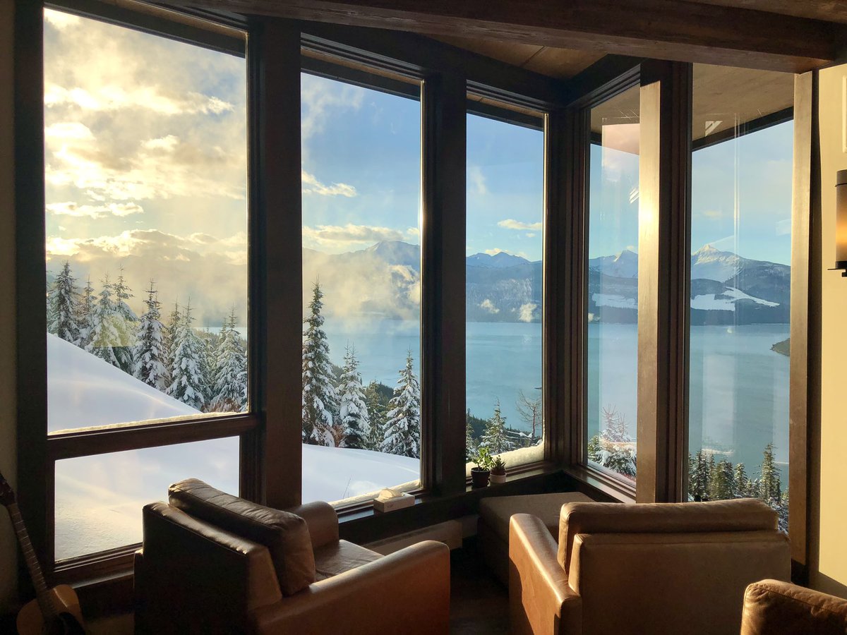 Good good morning! Best spot to catch the morning rays. Care to join us?
This season, we are offering unique packages for our Canadian guests on dates that are rarely (to never) open for the taking. Seize the opportunity! #micamagic #heliskiing #Canada