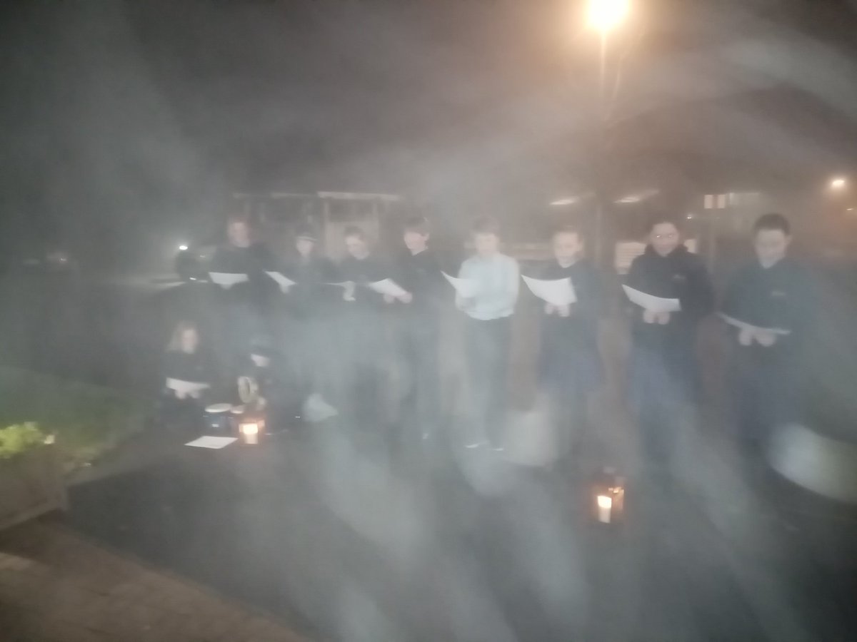 BoardingWHS's tweet photo. Our year 7 and year 8 boarders have given back to our local commumtiy this evening with some carol singing at Juniper House.  @Barchester_care Thanks for the Hot Chocolate and Homemade biscuits. #iloveboarding #wewishyouamerrychristmas https://t.co/TKFrcVdVI5